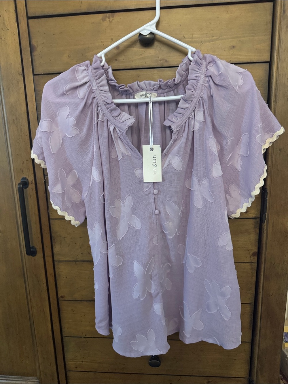 Umgee Lavender Flutter-Sleeve Embroidered Blouse